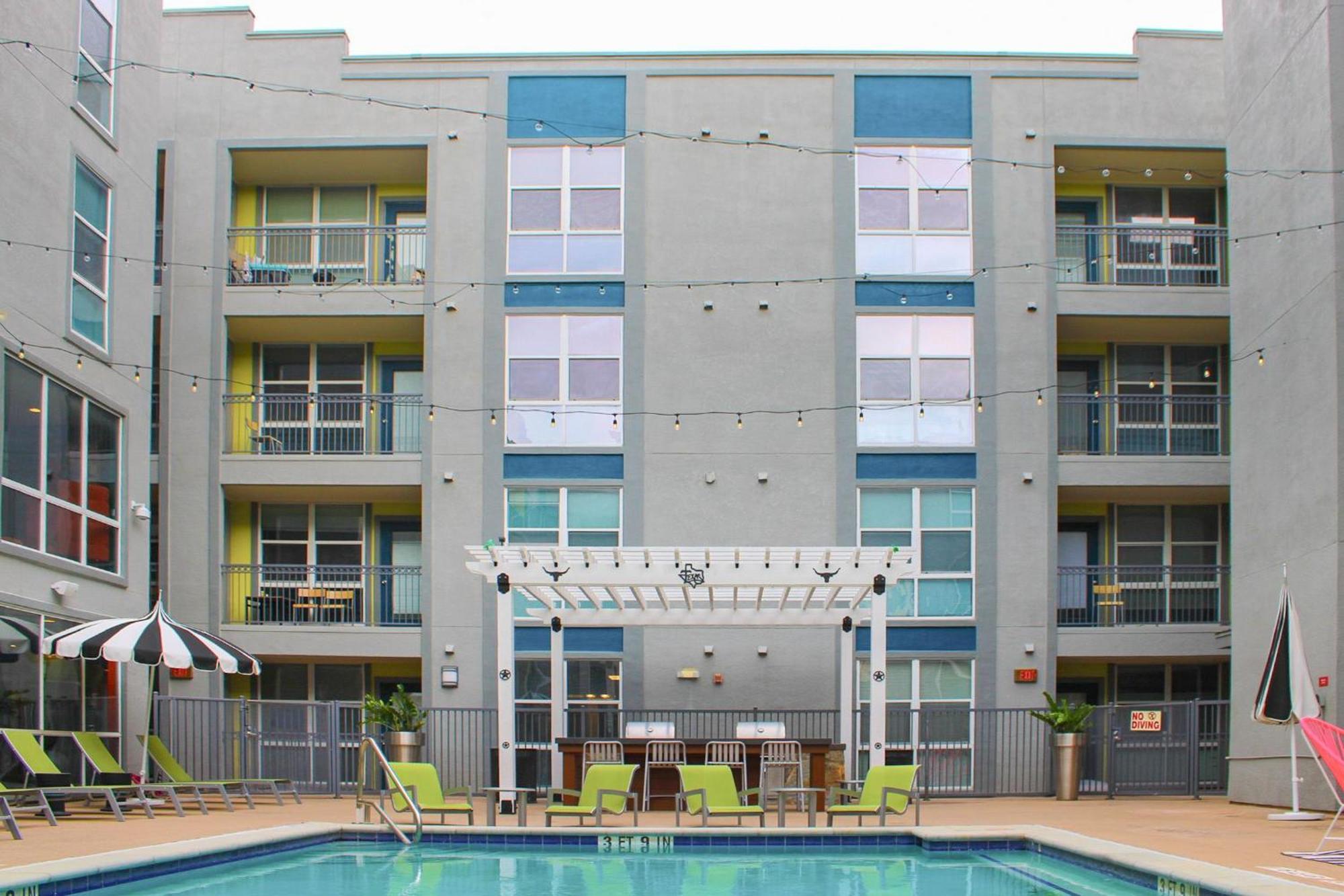 Upstay Condo Games Pool Gym And Bbq Austin Kültér fotó